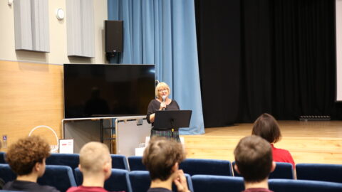 „Zmagania Polski dla odzyskania należnego miejsca wśród krajów europejskich” – konferencja dla młodzieży w bibliotece
