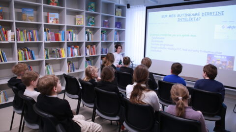 Mažieji tyrinėtojai ir didelės idėjos: pažintis su dirbtiniu intelektu Vilniaus rajono savivaldybės Centrinėje bibliotekoje