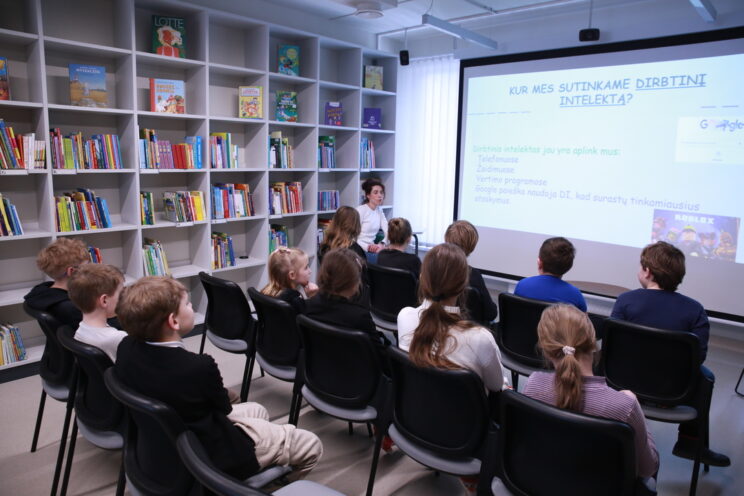 Mažieji tyrinėtojai ir didelės idėjos: pažintis su dirbtiniu intelektu Vilniaus rajono savivaldybės Centrinėje bibliotekoje
