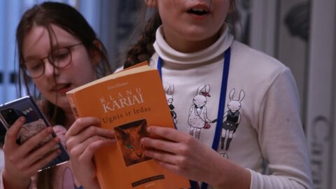 Meilės magija knygų klube (4)