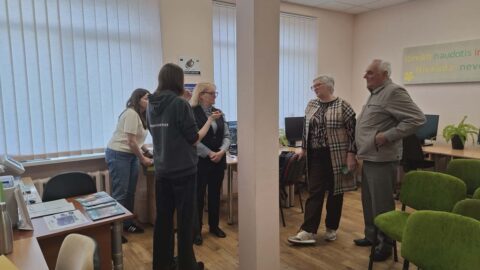 Kalvelių bibliotekoje svečiavosi ELVIS specialistai